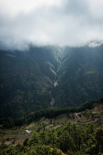 Widok Krajobrazu Otoczony Przez Zielony Las Park Narodowy Sagarmatha Everest — Zdjęcie stockowe