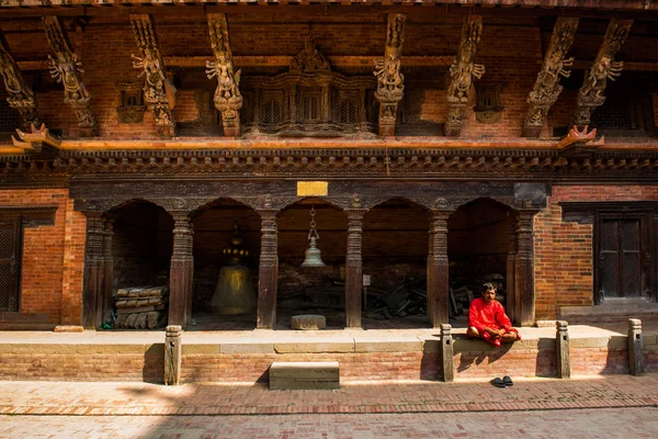 Kathmandu Nepal Outubro 2018 Homem Não Identificado Além Rua Patan — Fotografia de Stock