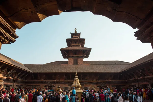 Multidão Reúne Praça Patan Durbar Para Uma Entrevista Designer Moda — Fotografia de Stock