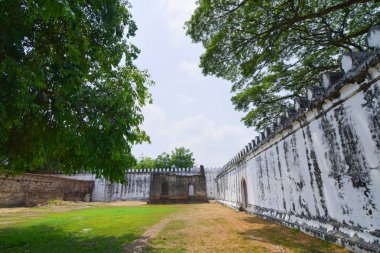 Kraliyet Sarayı Phra Na rai Ratchaniwet müzesinin iç kapısı, Lop buri Tayland.