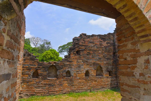 Porta interior do Palácio Real Museu Phra Na rai Ratchaniwet, Lop buri Tailândia . — Fotografia de Stock