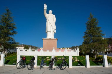 Lijiang şehir merkezinde Mao Zedong Anıtı, Yunnan eyaleti, 