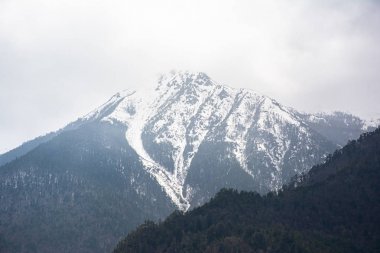 Yeşim Ejderha kar dağında kar manzaralı dağ, Lijiang, Çin