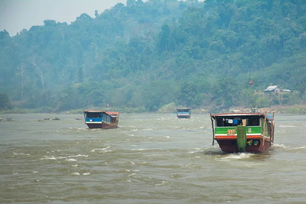 View to Laos boats transportation by Mekong River, Chiang Khong, — Stock Photo, Image