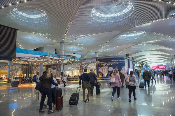 Interior of new Turkish Istanbul airport with passengers and officer and shop and duty free store. — Stock Photo, Image