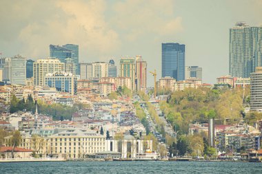 İş kenti, antik camiler ve eski şehir ile İstanbul şehir manzarası 
