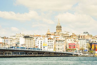 İş kenti, antik camiler ve eski şehir ile İstanbul şehir manzarası 