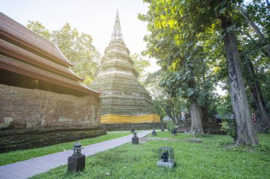 Wat Chedi Luang Chiang Saen, parlak bir gökyüzünde