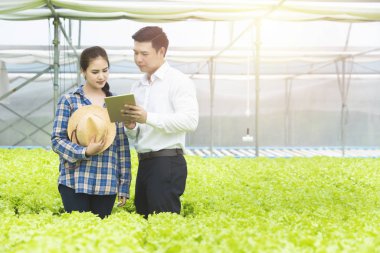Genç erkekler Asyalı bilim adamı Agric kalite kontrol kontrol
