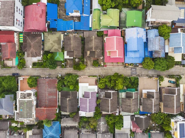 Vista aérea de cima para baixo alta altitude de favela um pesadamente povoado — Fotografia de Stock