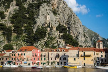 Omis is a town and port in the Dalmatia region of Croatia. Its location is where the Cetina River meets the Adriatic Sea. clipart