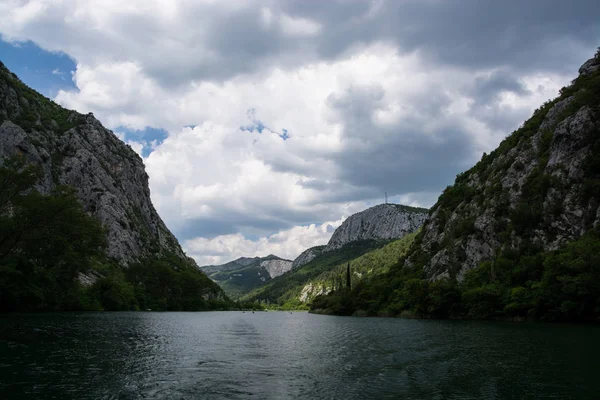 Cetina Adalah Sungai Kroasia Selatan Dan Mengalir Laut Adriatik — Stok Foto