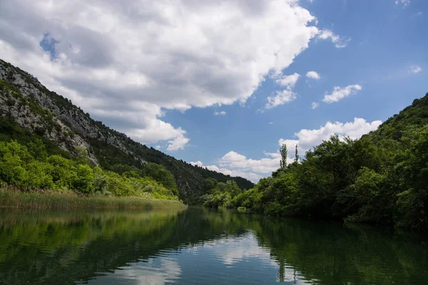 Cetina Adalah Sungai Kroasia Selatan Dan Mengalir Laut Adriatik — Stok Foto