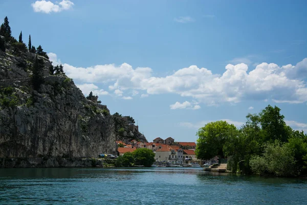 Omis Uma Cidade Porto Região Dalmácia Croácia Sua Localização Onde — Fotografia de Stock