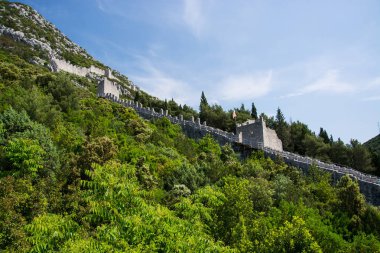 Ston bir Hırvatistan Dubrovnik Neretva County berzah Peljesac Yarımadası'nın güneyinde yer alan bir şehirdir.