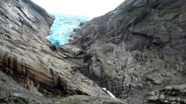 Briksdalsbreen Jostedalsbreen buzul en erişilebilir ve en iyi bilinen kollarından biridir.