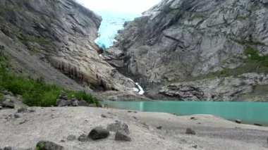 Briksdalsbreen Jostedalsbreen buzul en erişilebilir ve en iyi bilinen kollarından biridir.