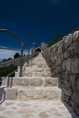 Ston bir Hırvatistan Dubrovnik Neretva County berzah Peljesac Yarımadası'nın güneyinde yer alan bir şehirdir.