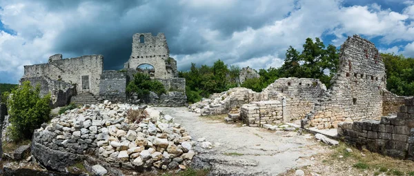 Dvigrad Est Une Ville Médiévale Abandonnée Istrie Centrale Croatie Image En Vente