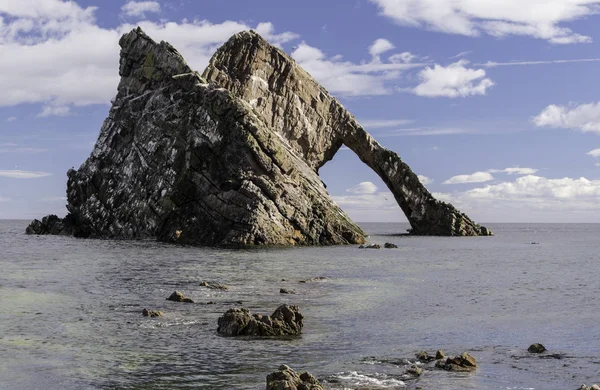 Bow Fiddle Rock Естественная Морская Арка Около Портнокаки Северо Восточном — стоковое фото