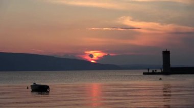 Senj Hırvatistan üst Adriyatik kıyısındaki eski bir merkezidir. Uskoks koltuk Nehaj kale kasaba sembolüdür.