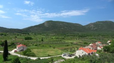 Ston bir Hırvatistan Dubrovnik Neretva County berzah Peljesac Yarımadası'nın güneyinde yer alan bir şehirdir.