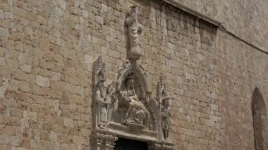 Dubrovnik Adriyatik Denizi üzerinde Hırvat bir şehirdir. Akdeniz'de en önemli turistik yerlerinden biridir.