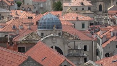 Dubrovnik Adriyatik Denizi üzerinde Hırvat bir şehirdir. Akdeniz'de en önemli turistik yerlerinden biridir.