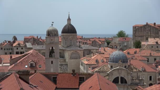 ドブロブニクはクロアチアのアドリア海の都市です 地中海で最も有名な観光地の一つです — ストック動画