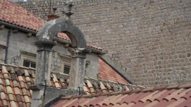 Dubrovnik Adriyatik Denizi üzerinde Hırvat bir şehirdir. Akdeniz'de en önemli turistik yerlerinden biridir.