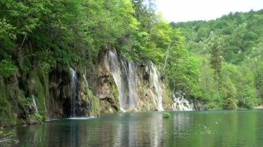 Bir Güneydoğu Avrupa'nın en eski national parks ve Hırvatistan'daki en büyük milli park Plitvice Gölleri Milli Parkı biridir.