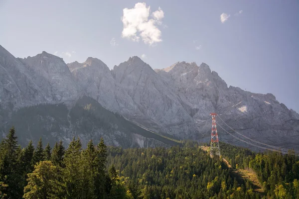 祖格斯皮策是韦特斯坦山脉的最高峰 也是德国最高的山 — 图库照片
