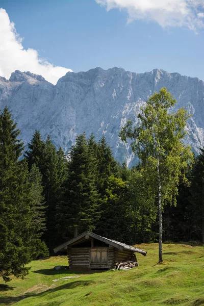 Karwendel Είναι Μεγαλύτερη Οροσειρά Των Βορείων Άλπεων Ασβεστόλιθο Mittenwald Είναι — Φωτογραφία Αρχείου