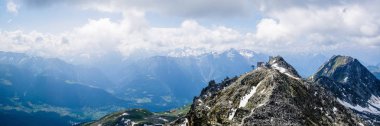 Aletsch Buzulu Doğu Bernese Alps İsviçre Valais kentinde en büyük buzul olduğunu.