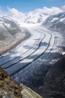 Aletsch Buzulu Doğu Bernese Alps İsviçre Valais kentinde en büyük buzul olduğunu.