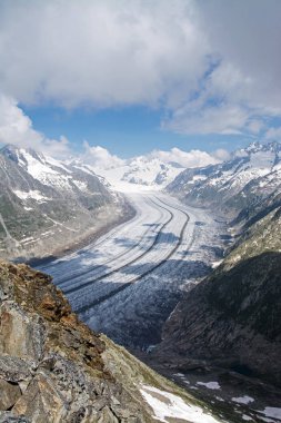 Aletsch Buzulu Doğu Bernese Alps İsviçre Valais kentinde en büyük buzul olduğunu.