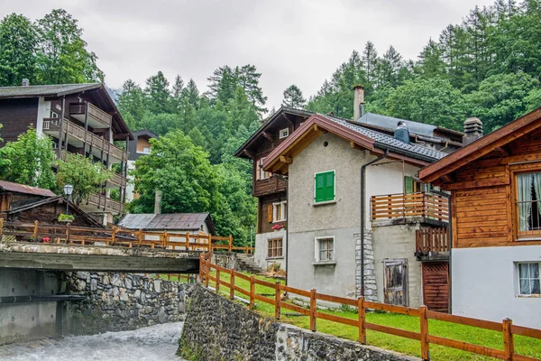 Leukerbad Adalah Sebuah Desa Valais Swiss — Stok Foto