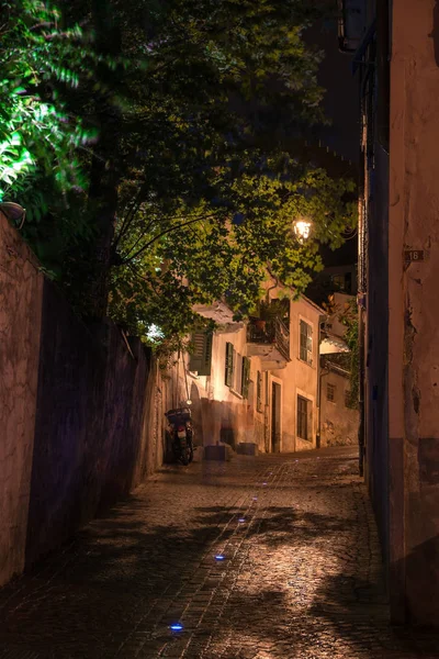 İsviçreli bir kasaba, bir yerleşim yeri ve Valais Kanton başkenti Sitten olduğunu. 