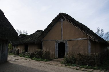 Hedeby'önemli bir Danimarkalı Viking yaş Jutland Yarımadası, şimdi, Schleswig-Flensburg iline ilçe kuzeyinde Schleswig-Holstein, Almanya'nın Güney sonuna yakın yerleşim ticaret yapıldı..