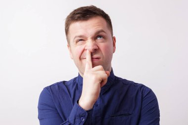 Stüdyo portre beyaz adam parmak burun