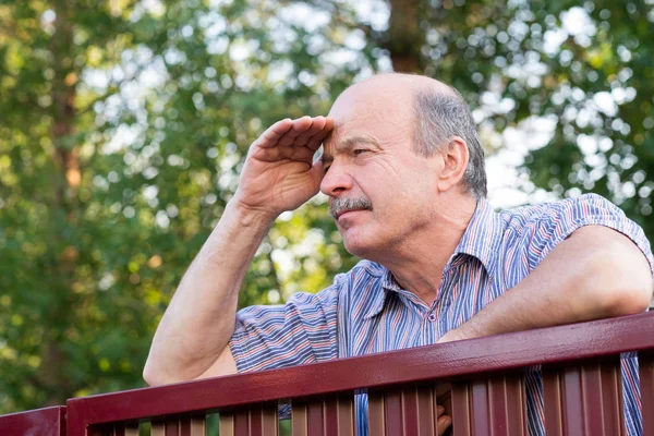 Mature Caucasian Man Carefully Watching Fence Concept Curious Neighbors Private — Stock Photo, Image