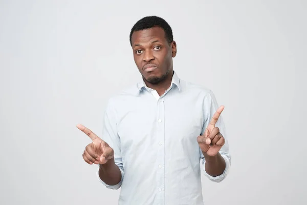 Young african businessman making the no sign with his finger — Stock Photo, Image