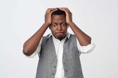 Stresli Afrika adam kendini suçlu, sitemler kendine iş bir şey yanlış hazırlar. Olumsuz duygular kavramı