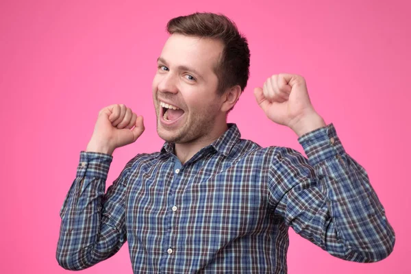 Happy Young European Man Gesturing Smiling While Standing Pink Background — Stock Photo, Image