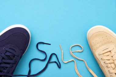 Dantel satış metin ile yeni spor ayakkabı.