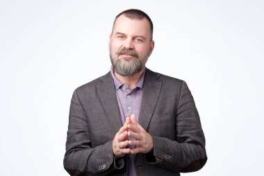 rahat ceket adam birlikte sizi dinlerken parmak tutan