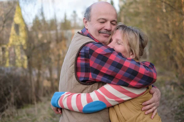 Couple hugging each other walking outdoor at autumn. — Stock Photo, Image