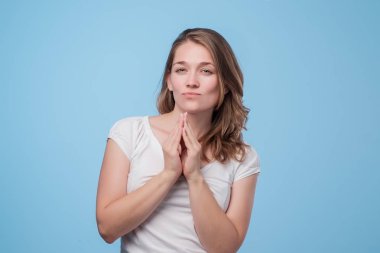 Tricky kız bir intikam planı düşünüyor.