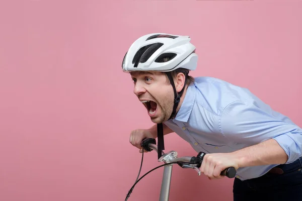 Funny caucasian man in helmet riding on bicycle fast. — Stock Photo, Image