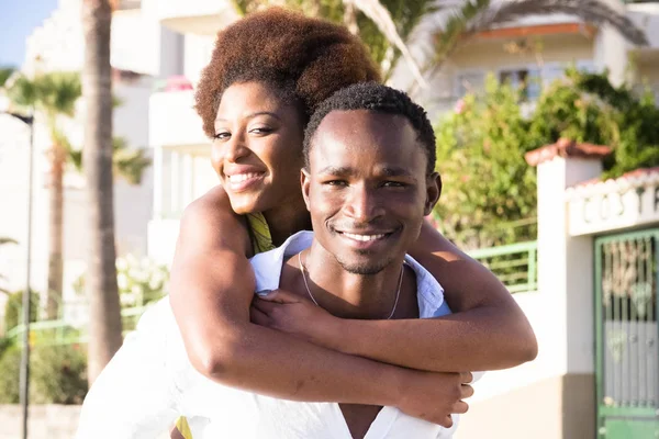 Счастливая Красивая Черная Раса Африканской Пары Любви Дружбе Остаться Вместе — стоковое фото
